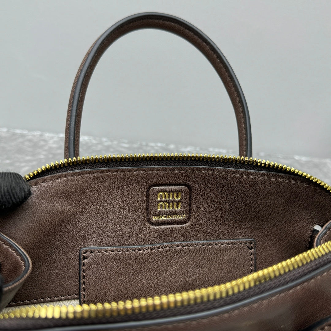 ＭＩ ＭＵ AVENTURE MINI NAPPA LEATHER BAG BRIARWOOD