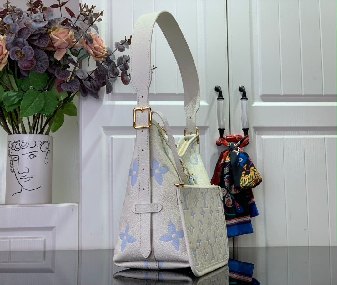 ＬＳ ＶＴＴＯＮ CARRYALL PM SKY BLUE/PURPLE