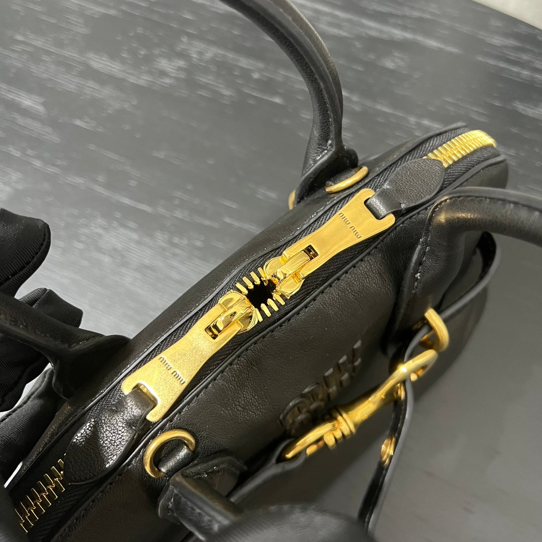 ＭＩ ＭＵ AVENTURE LEATHER TOTE BAG BLACK