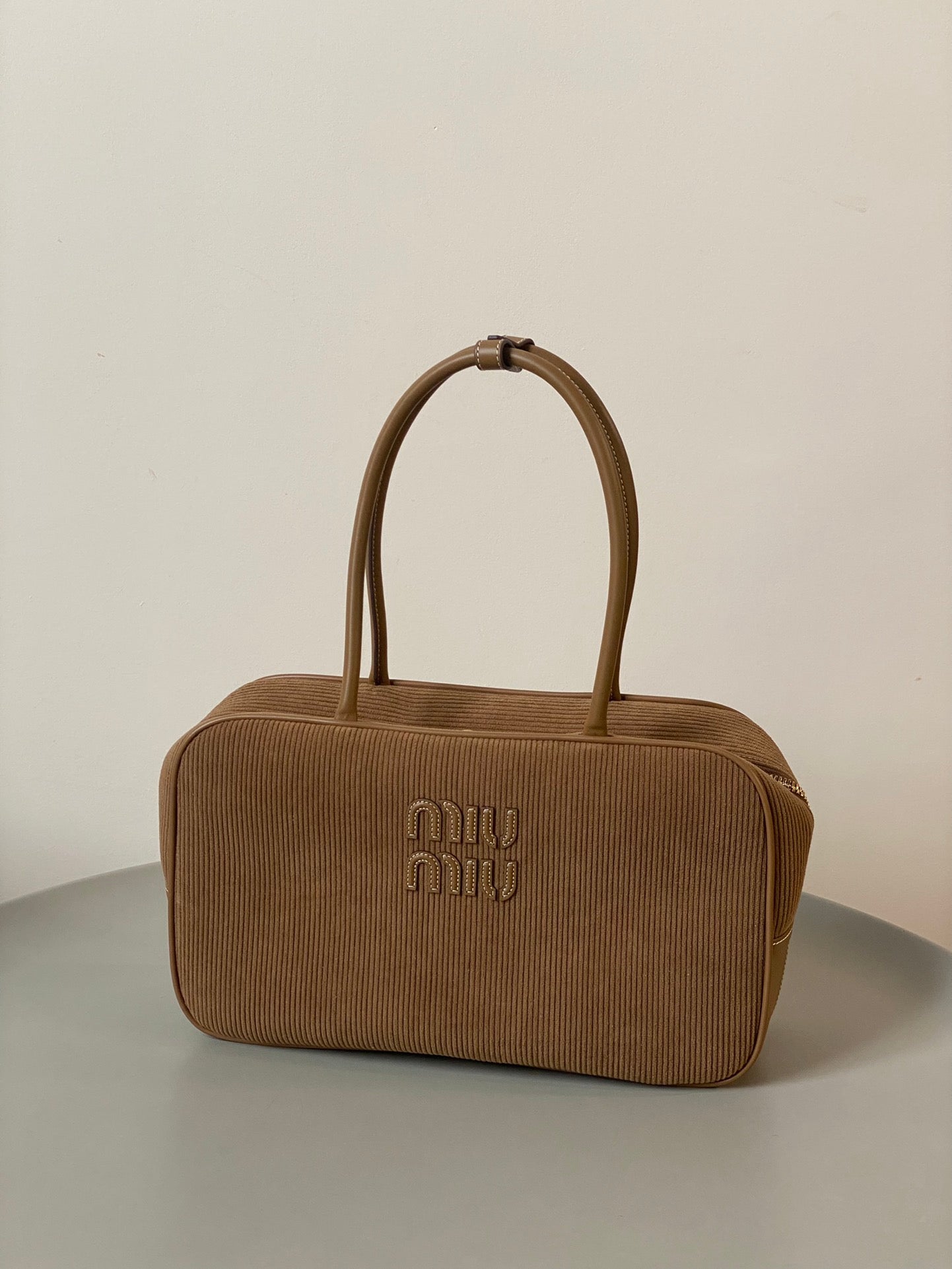 ＭＩ ＭＵ BEAU CORDUROY TOP-HANDLE BAG CINNAMON