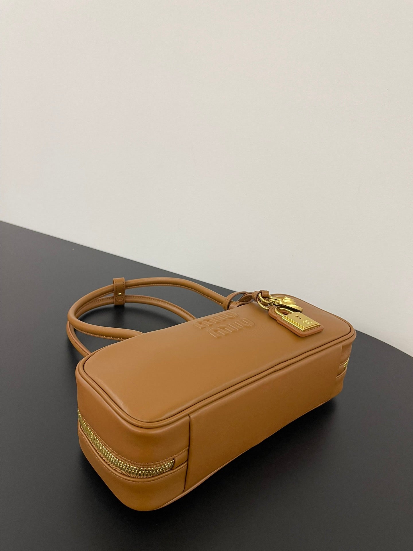 ＭＩ ＭＵ BEAU LEATHER BAG COGNAC SMALL