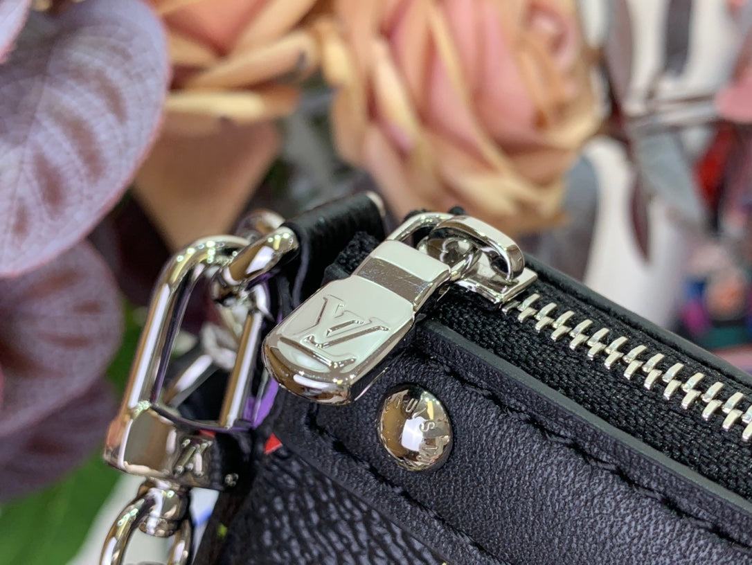 ＬＳ ＶＴＴＯＮ X TAKASHI MURAKAMI POCHETTE ACCESSOIRES BLACK/WHITE MULTICOLORED