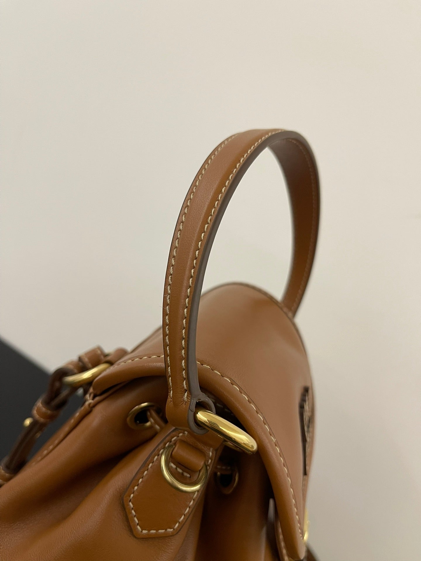 ＭＩ ＭＵ LEATHER BACKPACK COGNAC