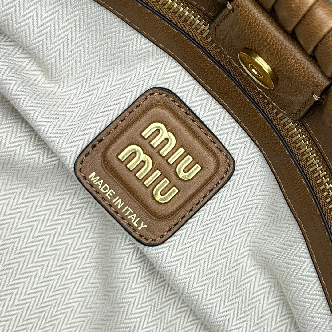 ＭＩ ＭＵ NAPPA LEATHER SHOULDER BAG