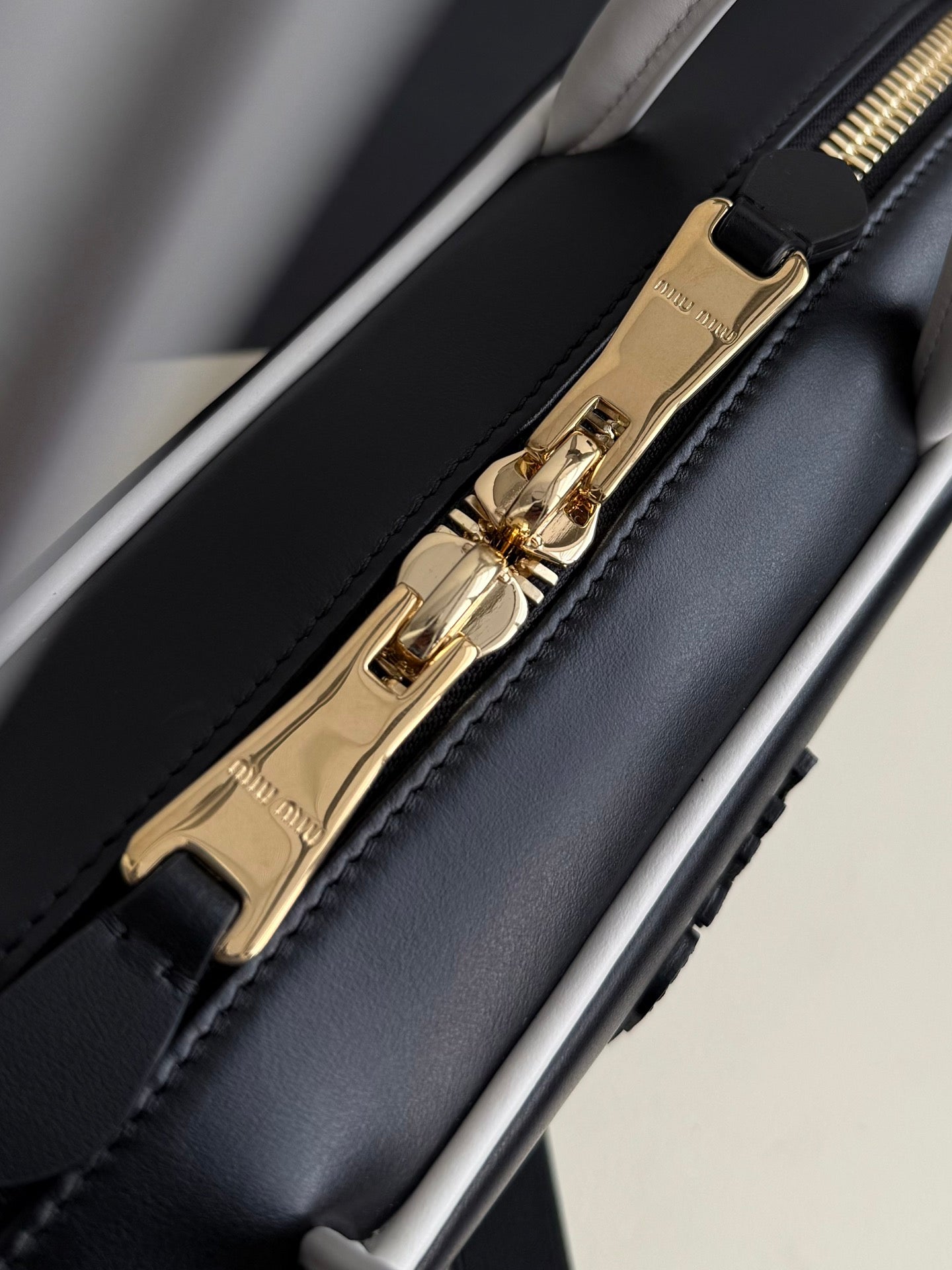 ＭＩ ＭＵ WANDER MATELASSÉ LEATHER HOBO BAG