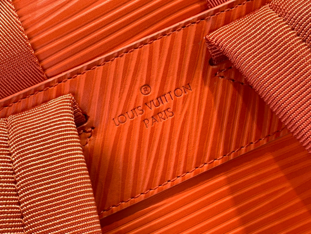 ＬＳ ＶＴＴＯＮ MONTSOURIS BACKPACK RED