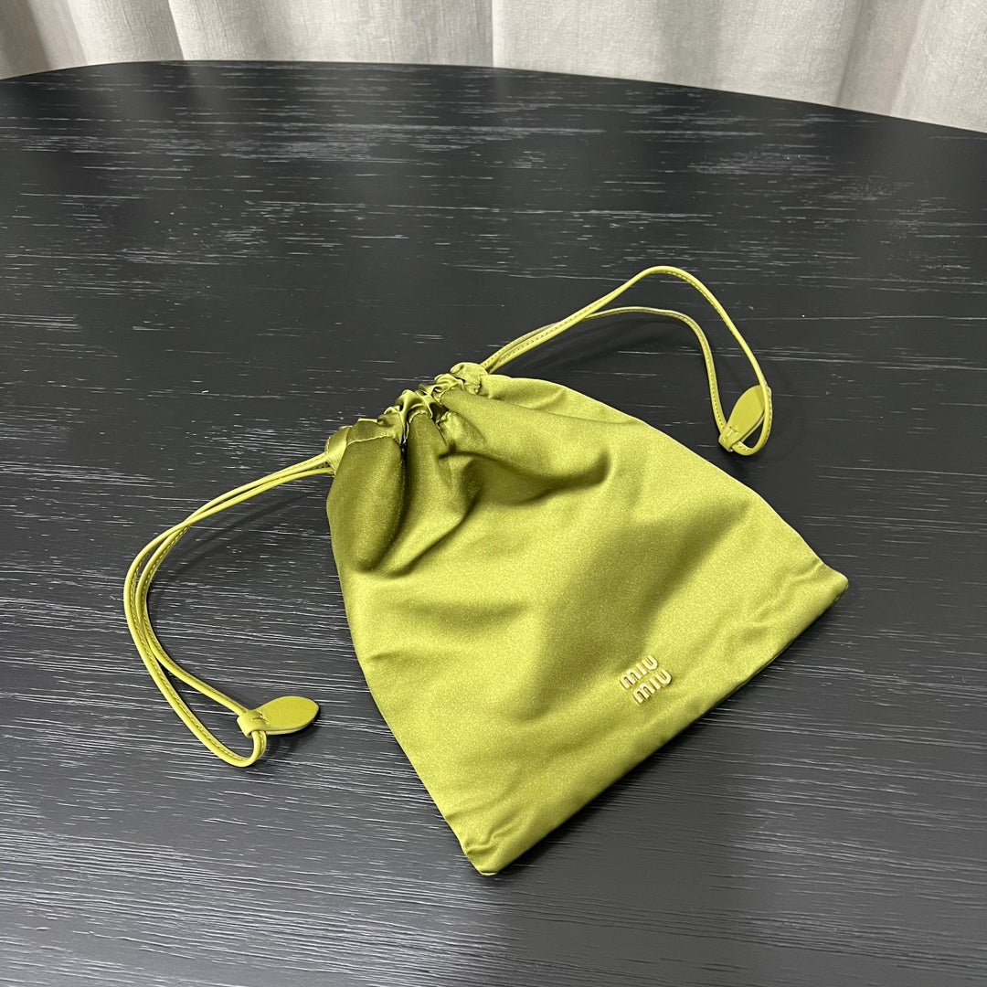 ＭＩ ＭＵ IVY GREEN DUCHESSE POUCH