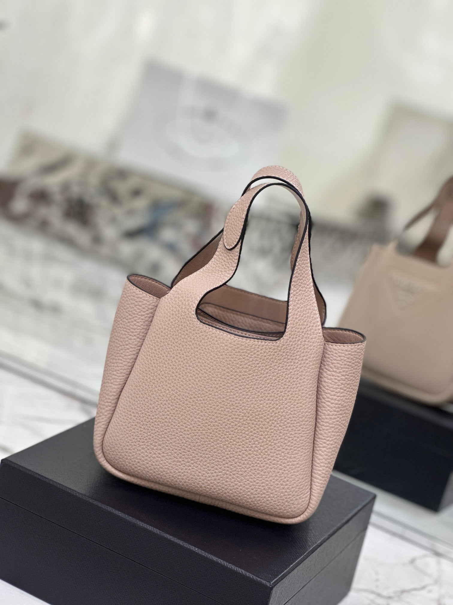 ＰＲＤＡ LEATHER TOTE BAG LIGHT PINK