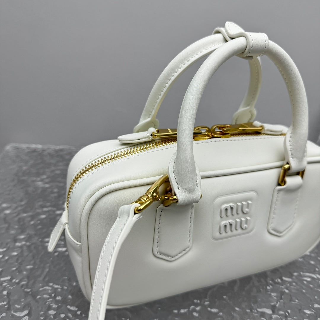 ＭＩ ＭＵ ARCADIE LEATHER BAG CHALK WHITE