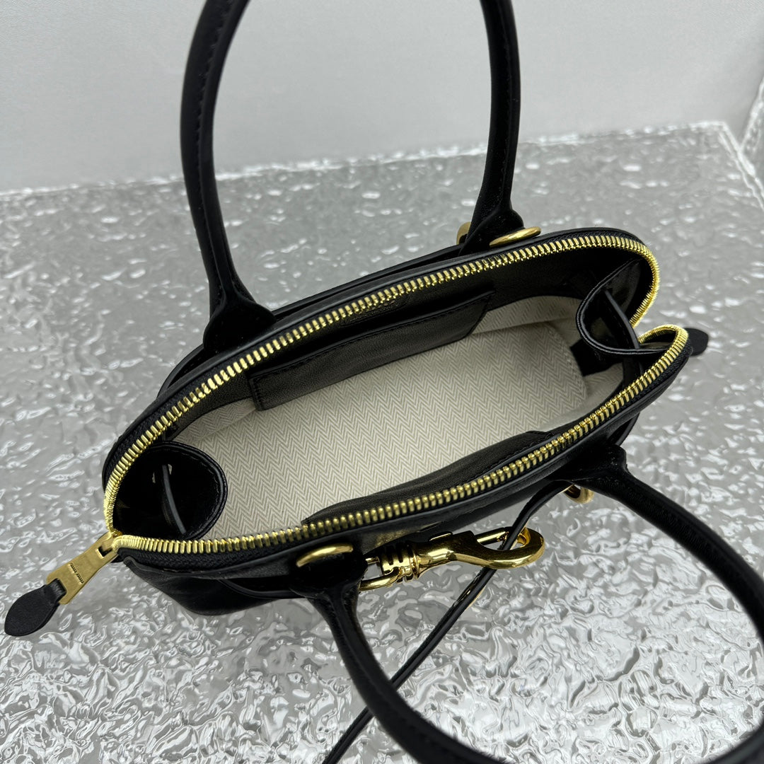 ＭＩ ＭＵ AVENTURE MINI NAPPA LEATHER BAG BLACK