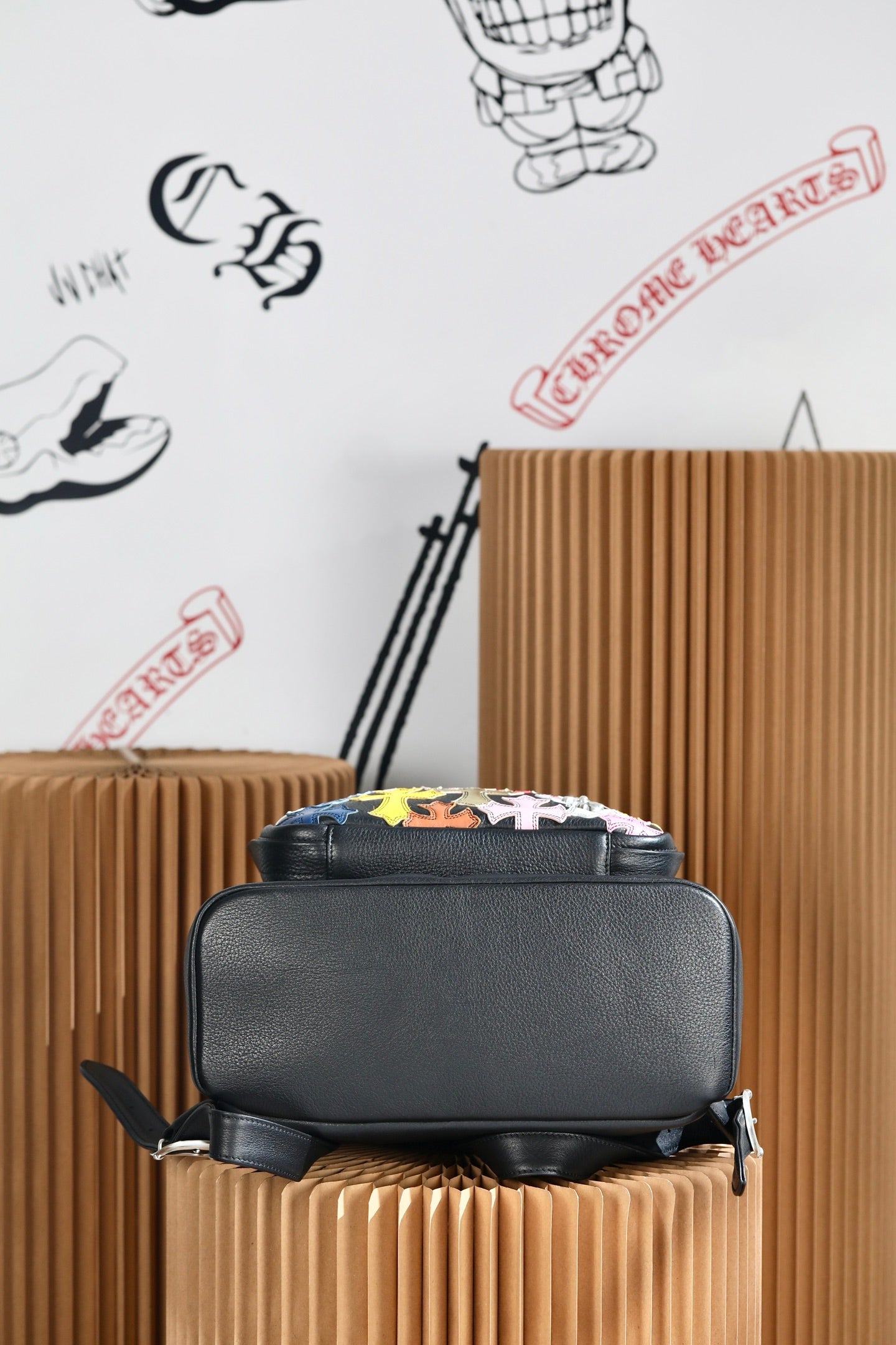 ＣＨＲＭ ＨＲＴＳ MULTICOLOR CROSS PATCH BACKPACK BLACK