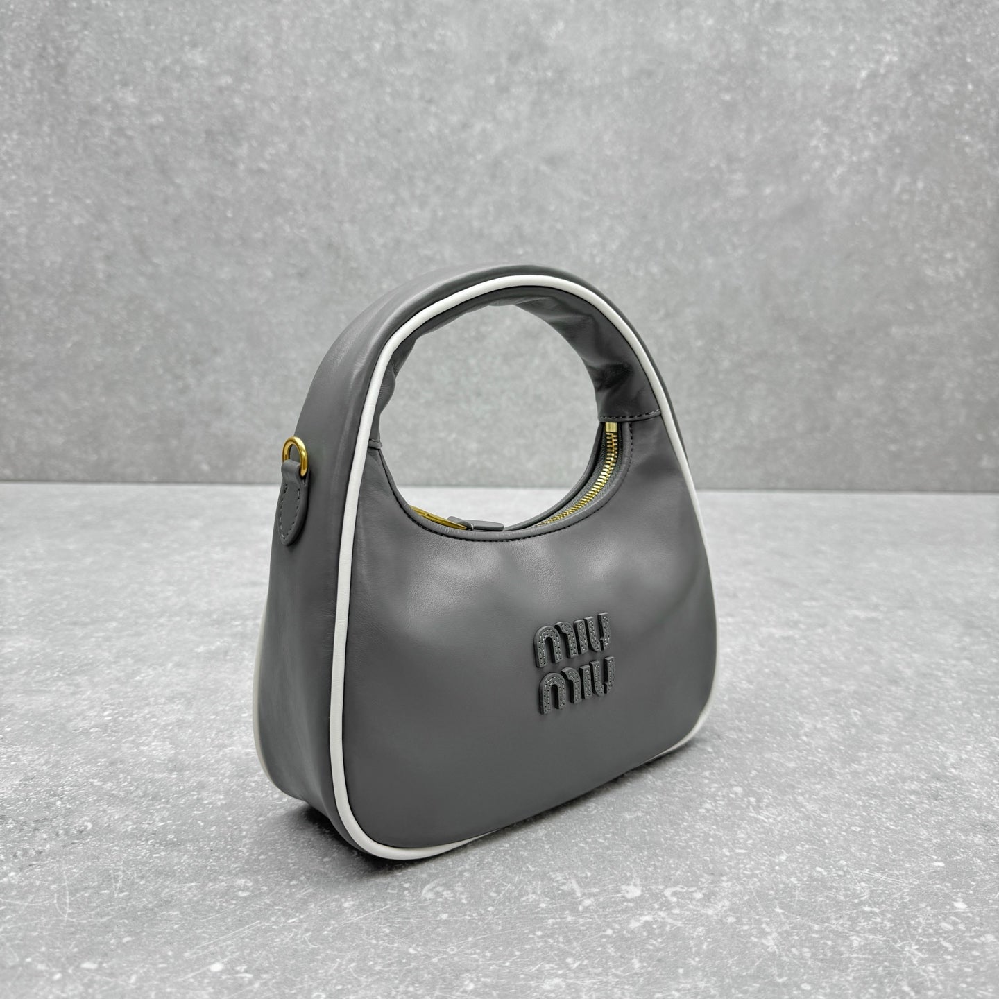 ＭＩ ＭＵ MATELASSÉ LEATHER CROSSBODY BAG GRAY