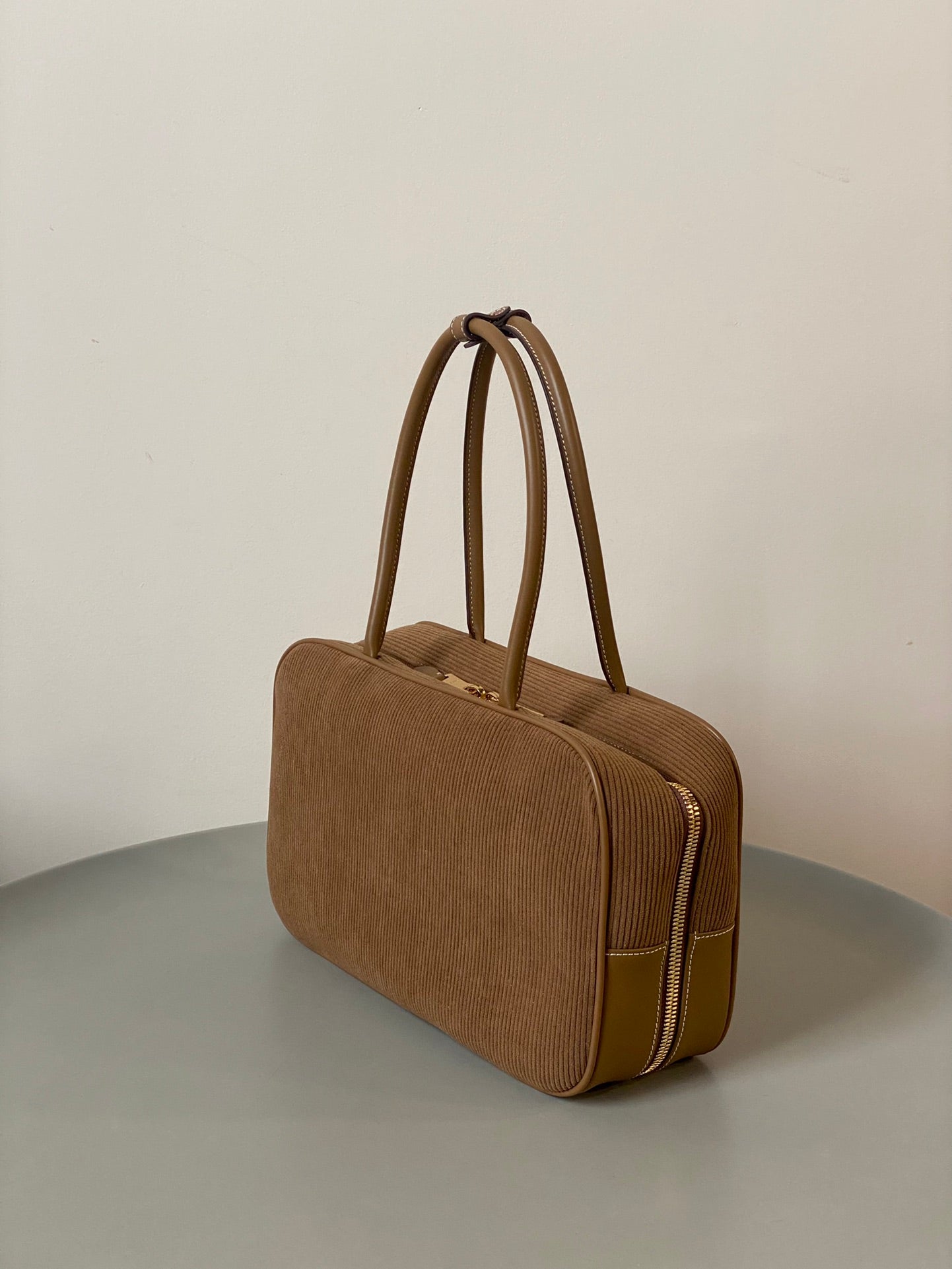 ＭＩ ＭＵ BEAU CORDUROY TOP-HANDLE BAG CINNAMON