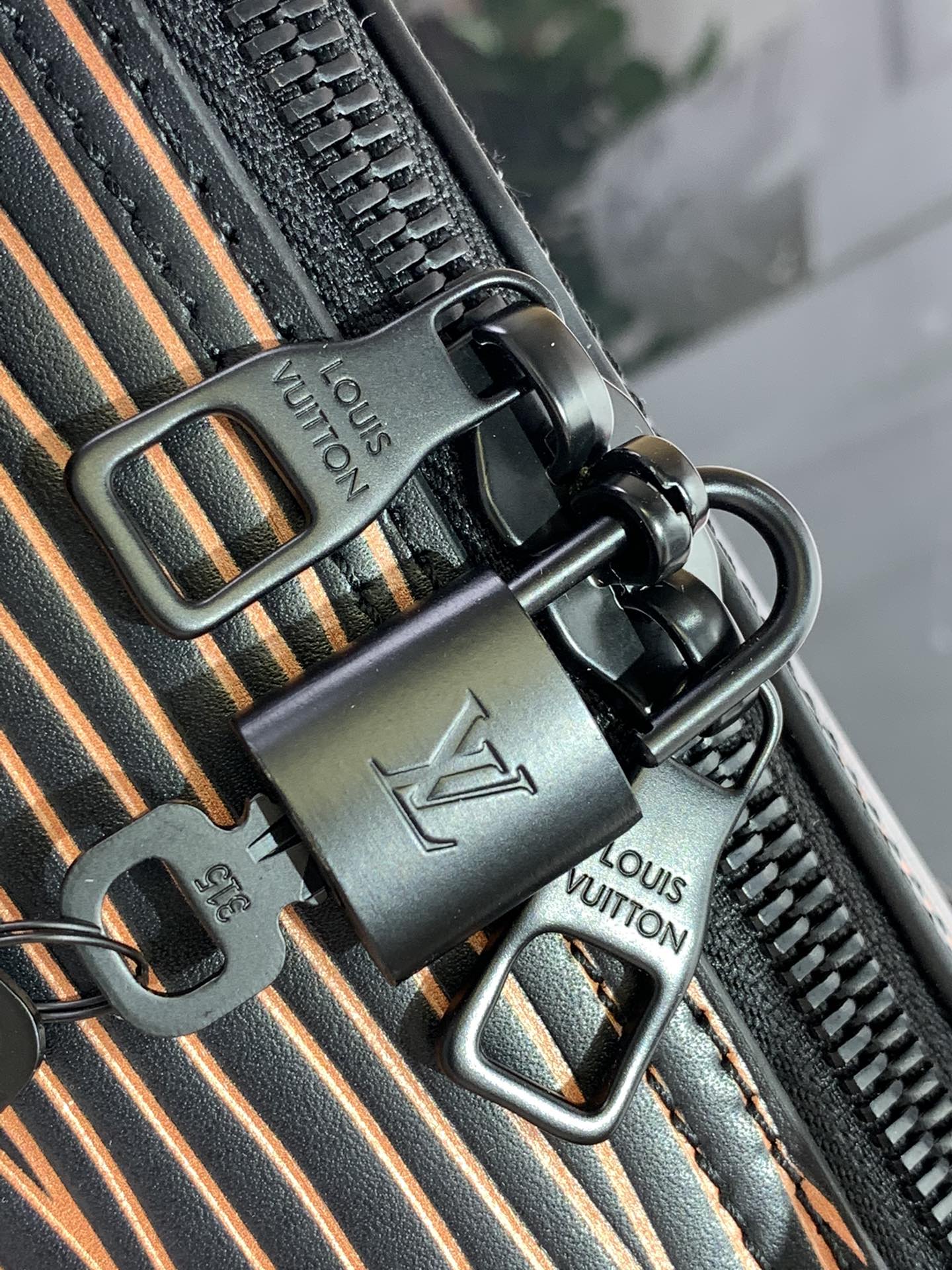 ＬＳ ＶＴＴＯＮ KEEPALL BANDOULIÈRE 50