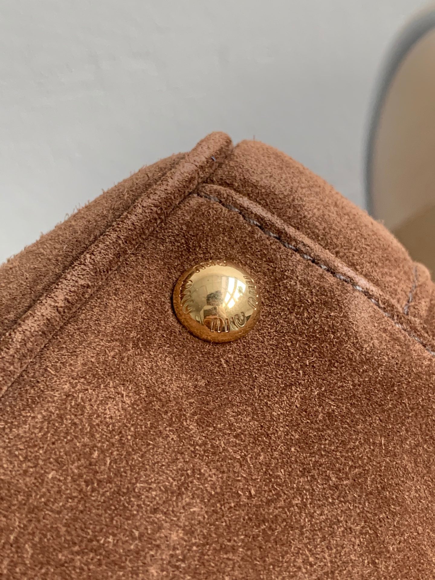 ＭＩ ＭＵ ARCADIE ZIPPED HANDBAG IN BROWN