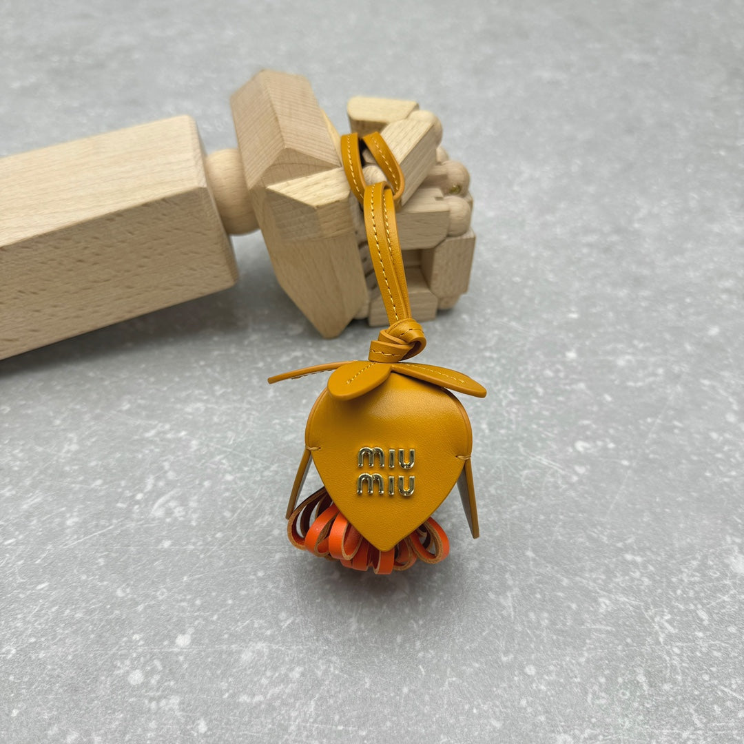 ＭＩ ＭＵ LEATHER TRICK OCHRE/RED