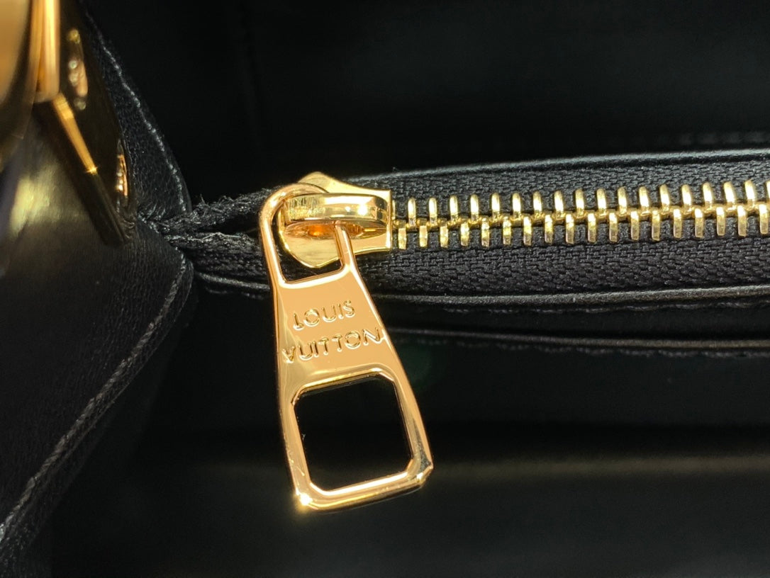 ＬＳ ＶＴＴＯＮ CAPUCINES BB