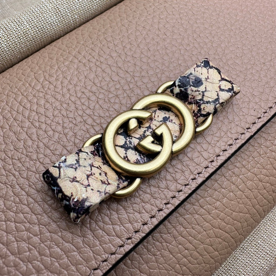 ＧＣＣＩGG INTERLOCKING LONG WALLET NUDE BEGIE