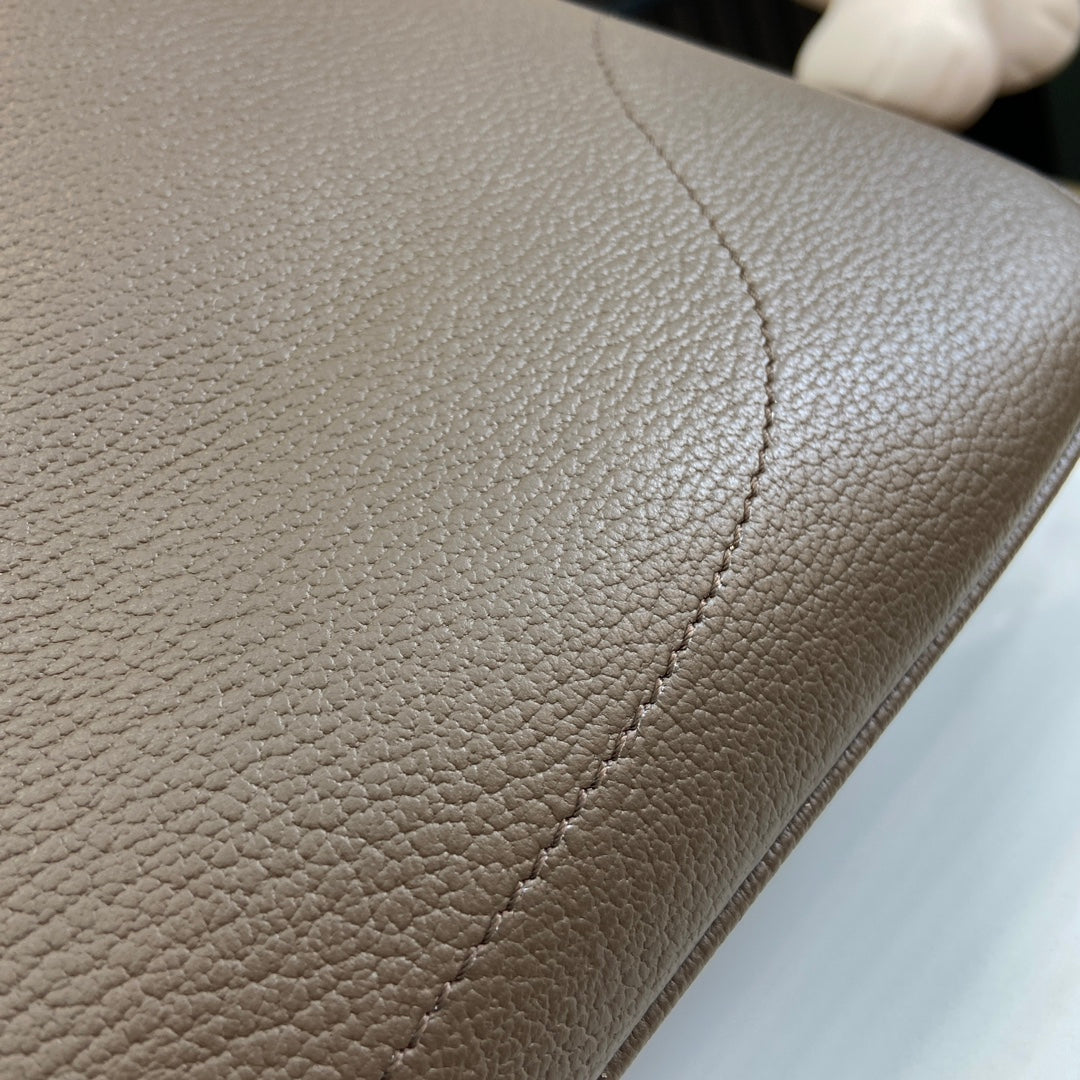 ＧＣＣＩAPHRODITE MEDIUM SHOULDER BAG COCOA