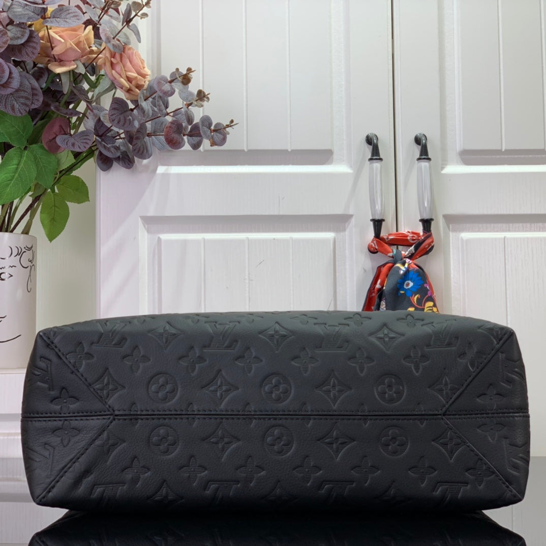 ＬＳ ＶＴＴＯＮ EXCURSION TOTE G65