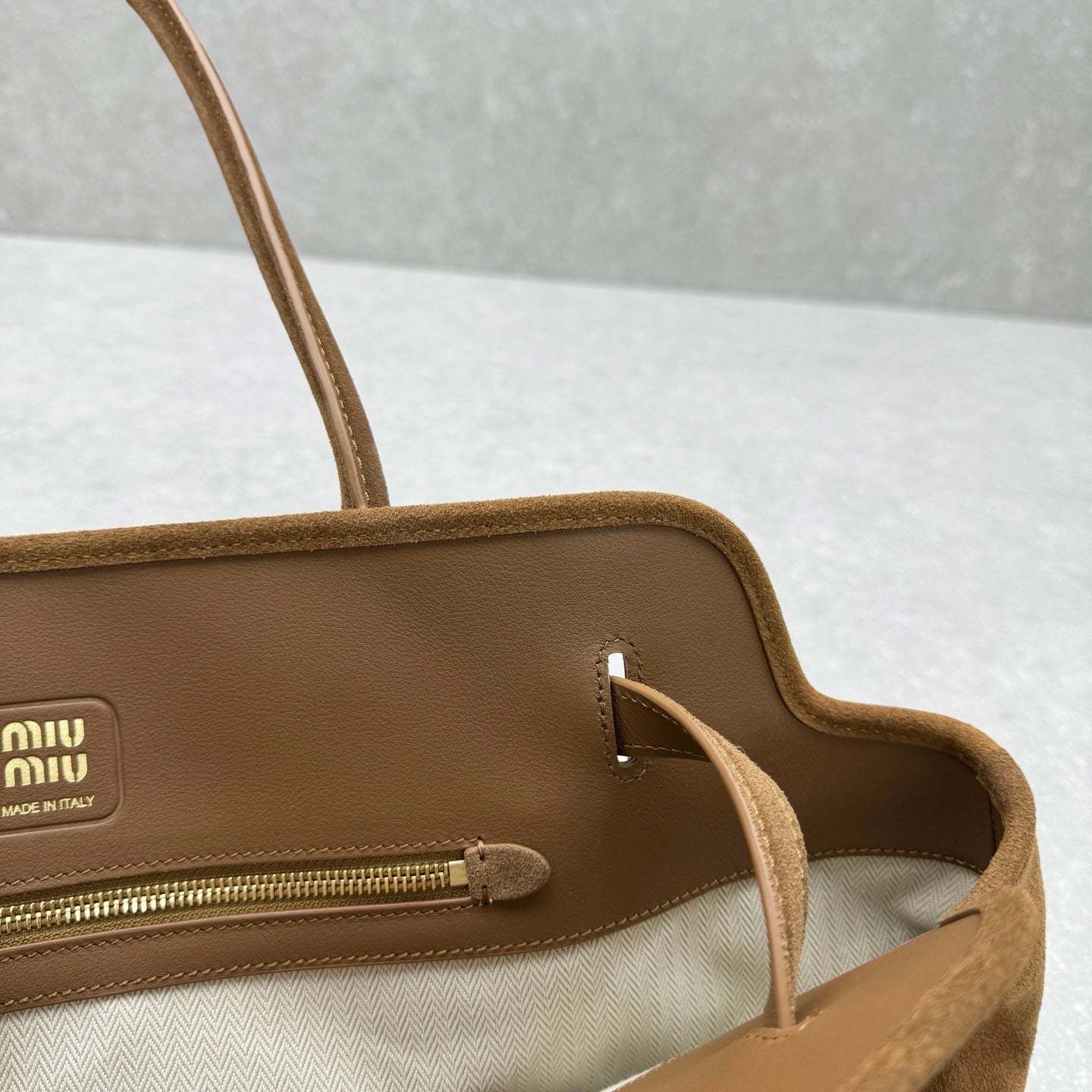 ＭＩ ＭＵ BOW DETAIL SUEDE HANDBAG OAK