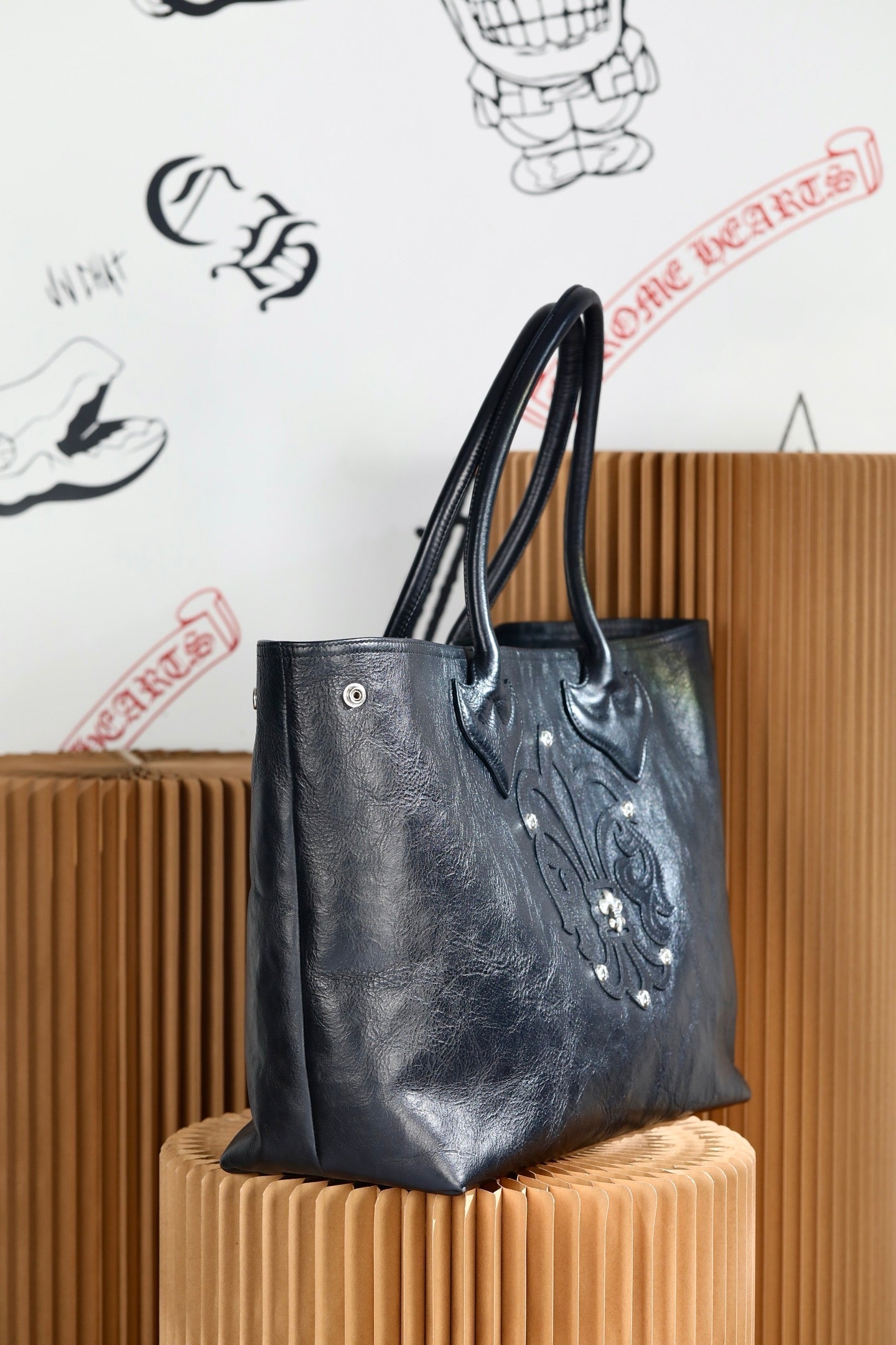 ＣＨＲＭ ＨＲＴＳ GRAINED CALFSKIN FLEUR TOTE BAG BLACK