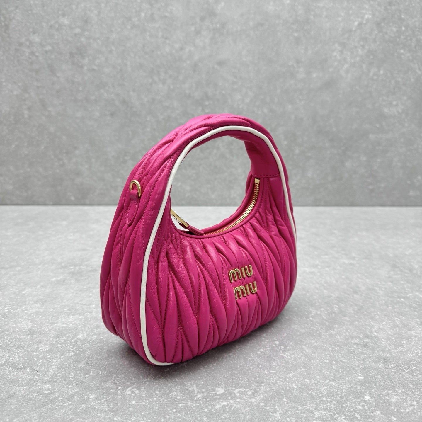 ＭＩ ＭＵ MATELASSÉ NAPPA LEATHER TOP HANDLE BAG PINK