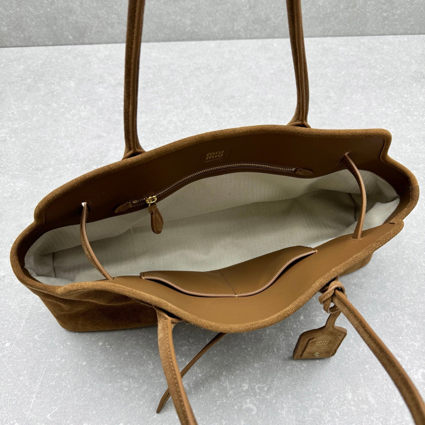 ＭＩ ＭＵ BOW DETAIL SUEDE HANDBAG OAK