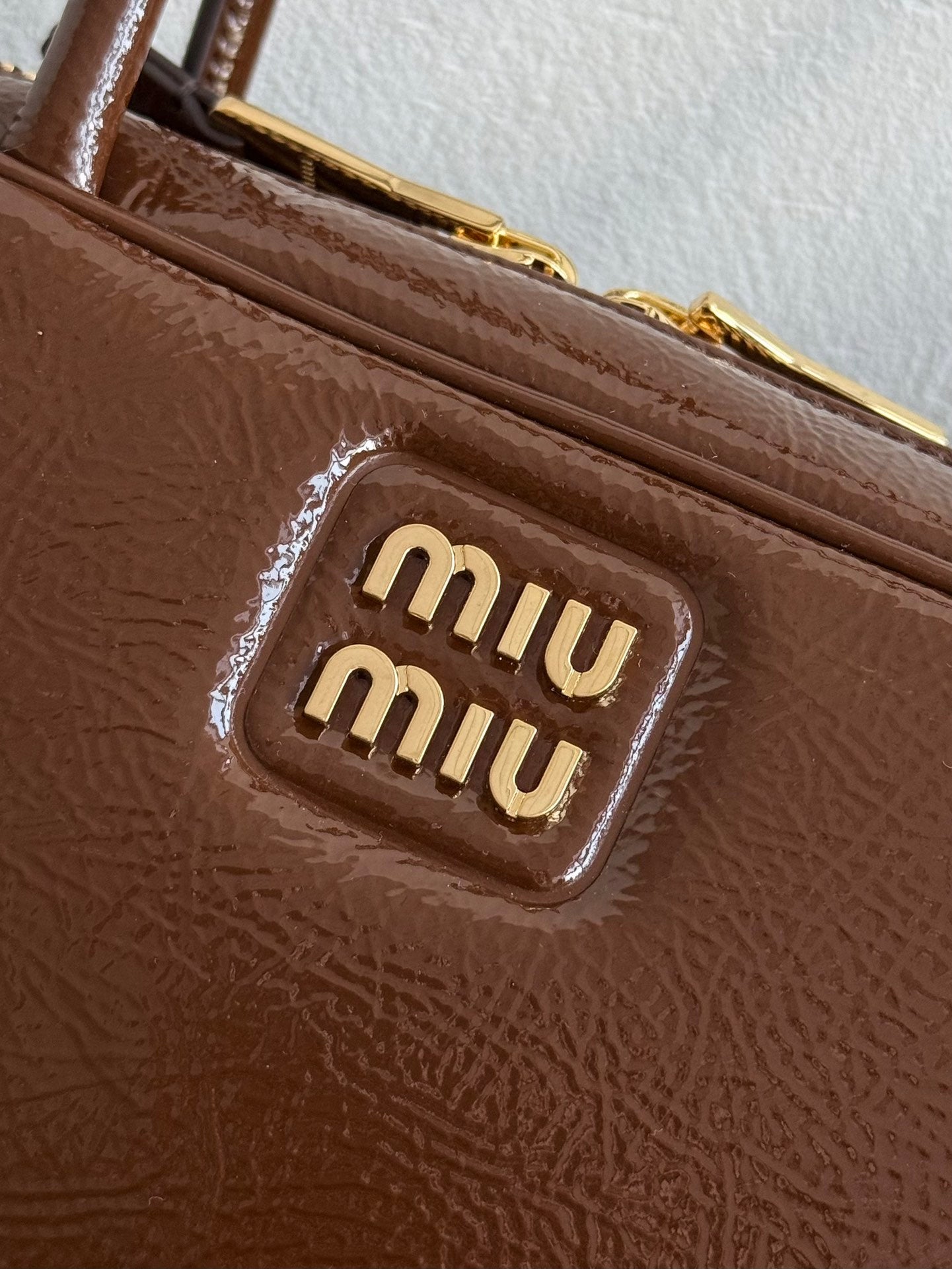 ＭＩ ＭＵ MATELASSÉ LEATHER TOTE BAG