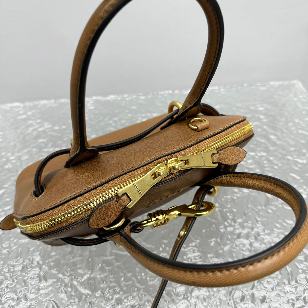 ＭＩ ＭＵ AVENTURE MINI NAPPA LEATHER BAG OAK