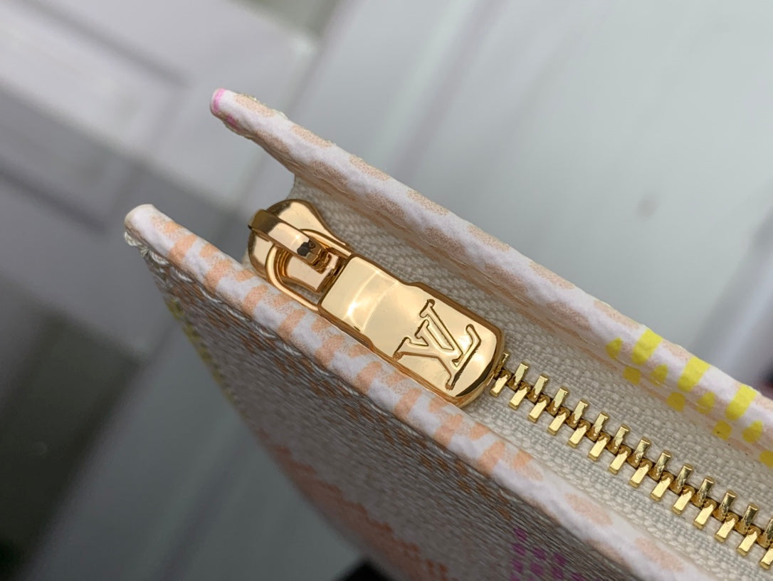 ＬＳ ＶＴＴＯＮ TOILETRY POUCH D15