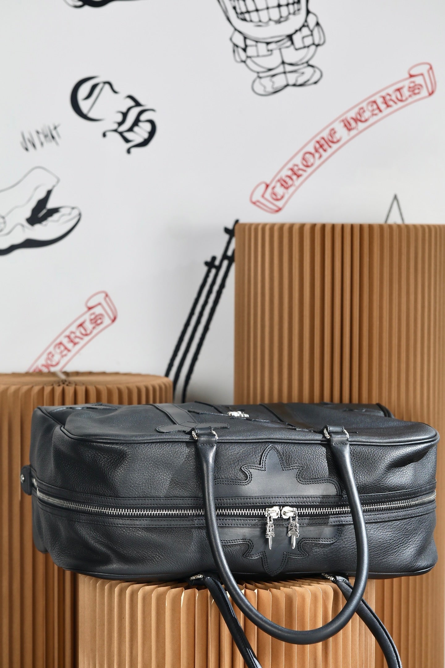 ＣＨＲＭ ＨＲＴＳ LEATHER FLEUR DUFFLE BAG BLACK