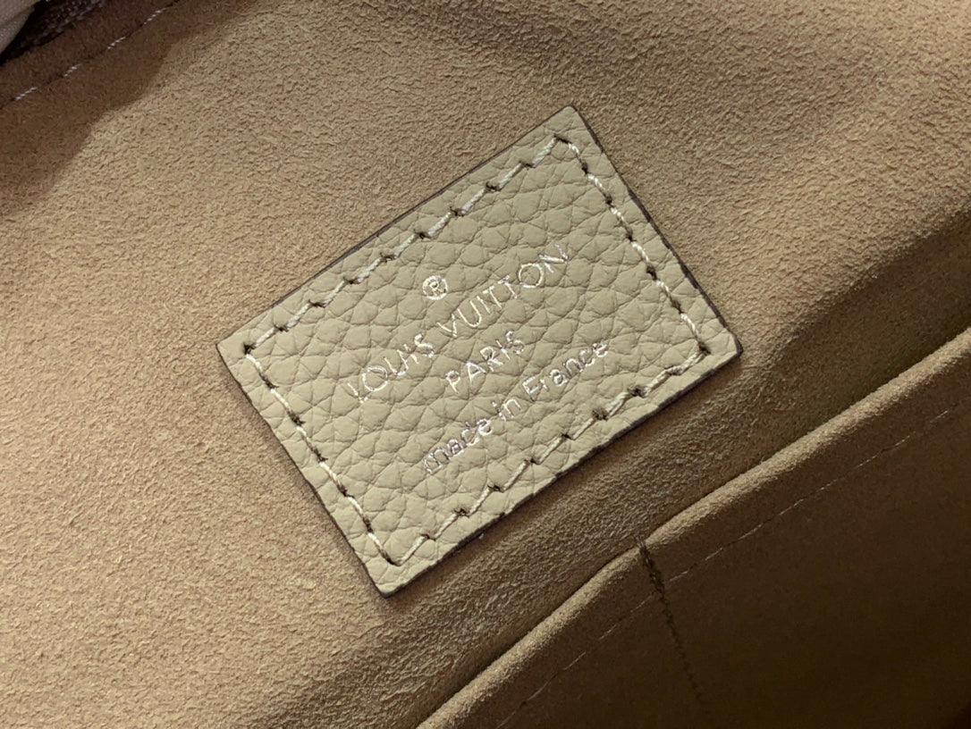 ＬＳ ＶＴＴＯＮ MAHINA HAND IT ALL MM BLACK/BEIGE/CREME