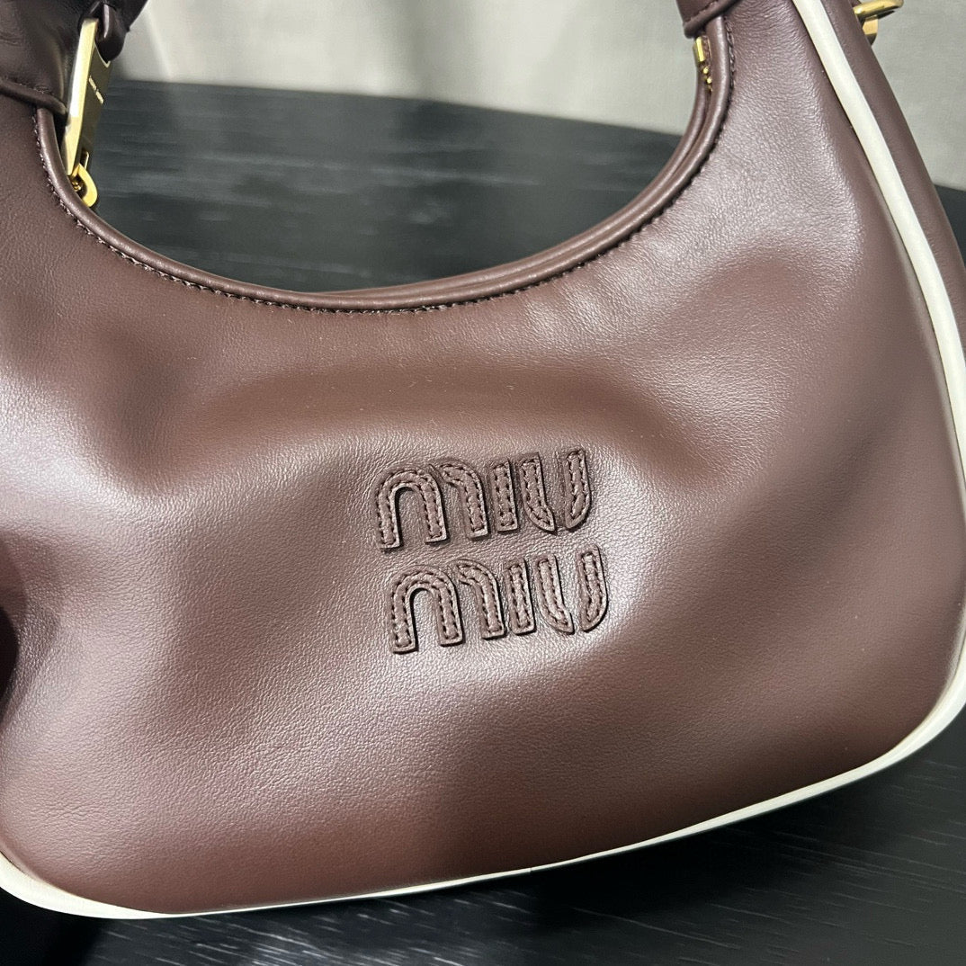 ＭＩ ＭＵ MATELASSÉ LEATHER CROSSBODY BAG BROWN