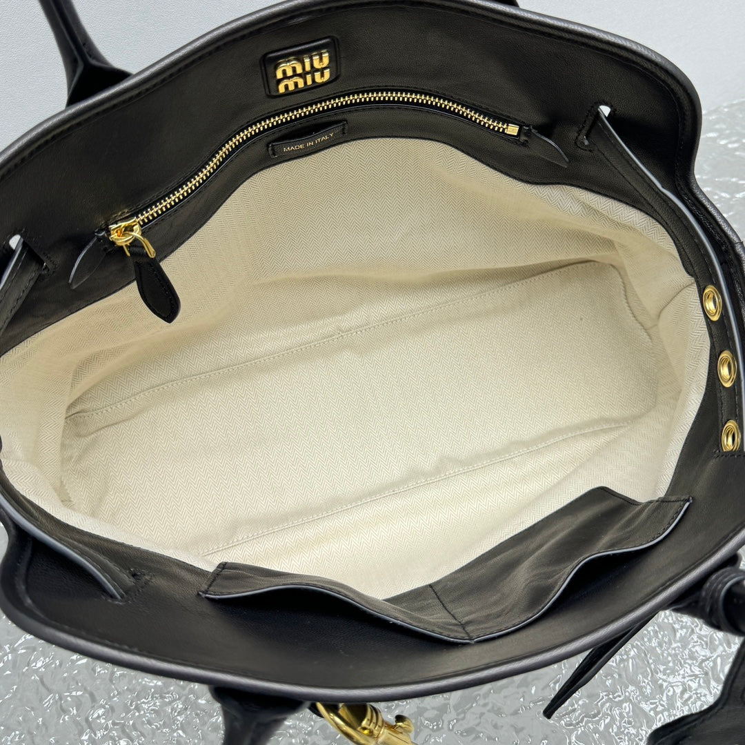 ＭＩ ＭＵ AVENTURE NAPPA LEATHER BAG MEDIUM  BLACK