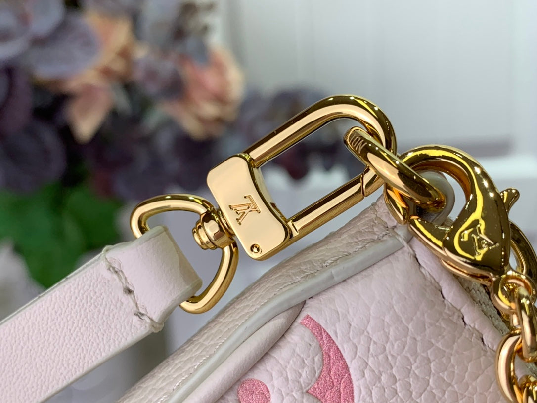 ＬＳ ＶＴＴＯＮ EASY POUCH ON STRAP