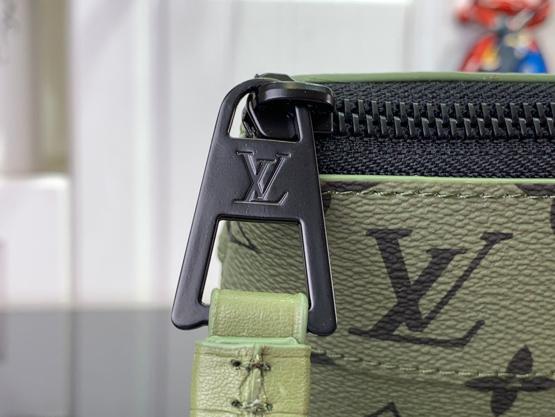 ＬＳ ＶＴＴＯＮ TOILETRY POUCH