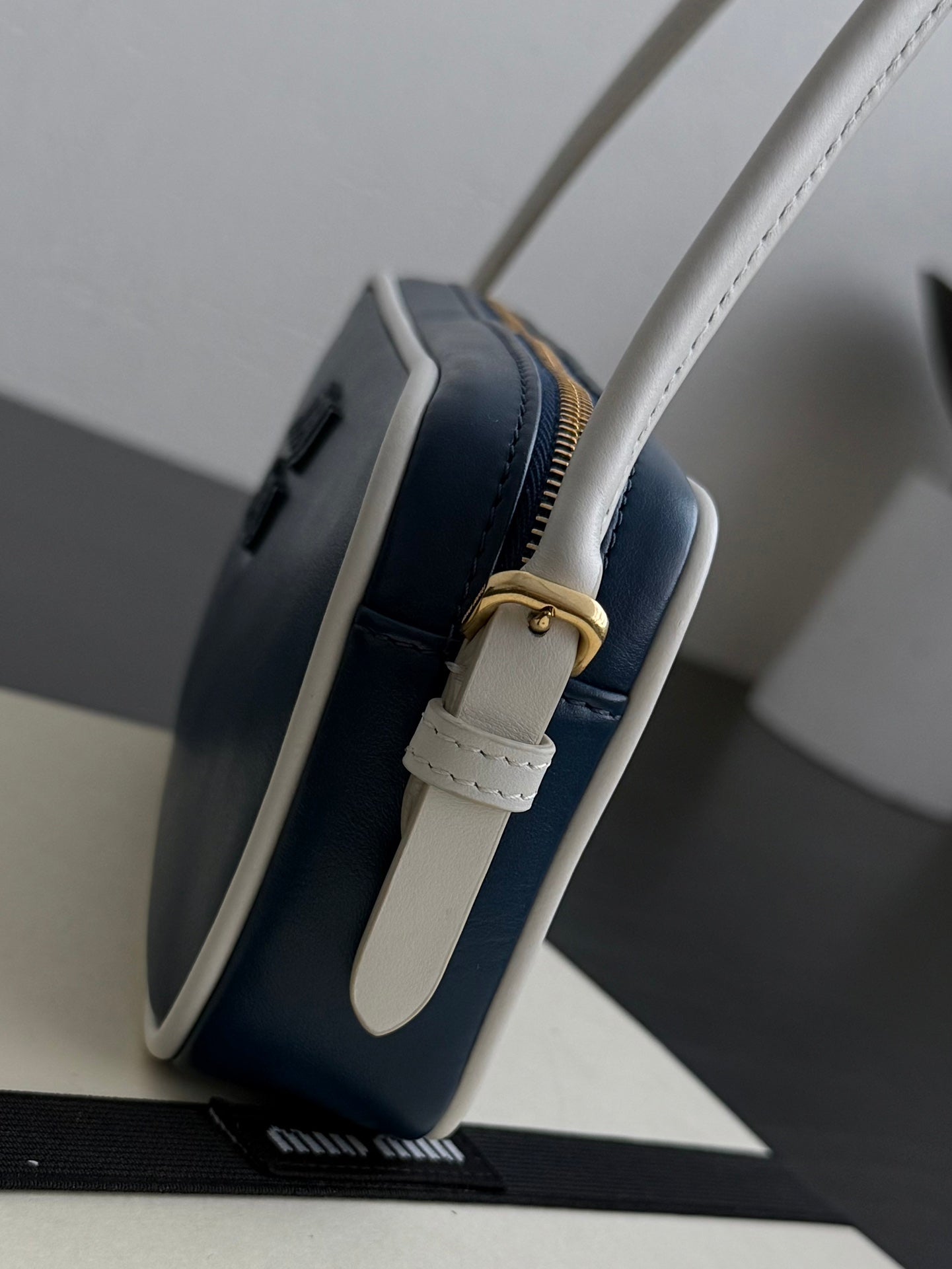 ＭＩ ＭＵ WANDER MATELASSÉ LEATHER TOTE BAG NAVY BLUE