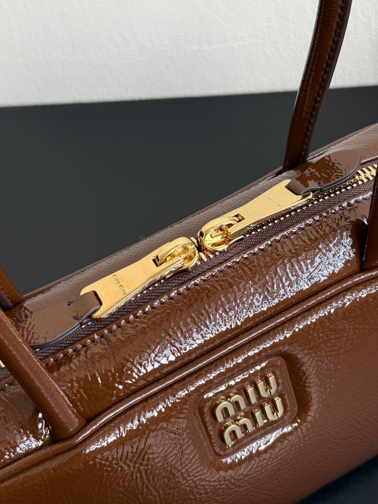 ＭＩ ＭＵ MATELASSÉ LEATHER TOTE BAG