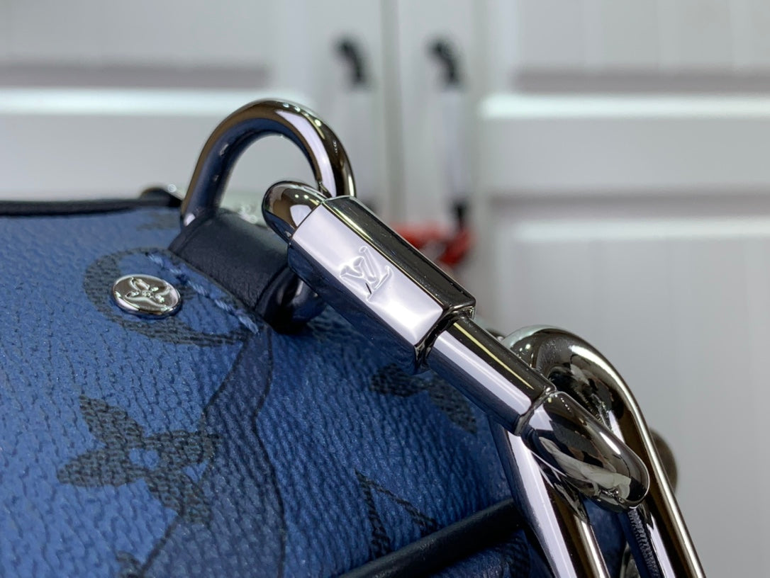 ＬＳ ＶＴＴＯＮ DISCOVERY SHOULDER BAG NAVY