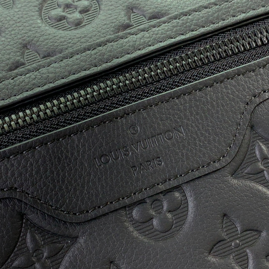 ＬＳ ＶＴＴＯＮ EXCURSION TOTE G65