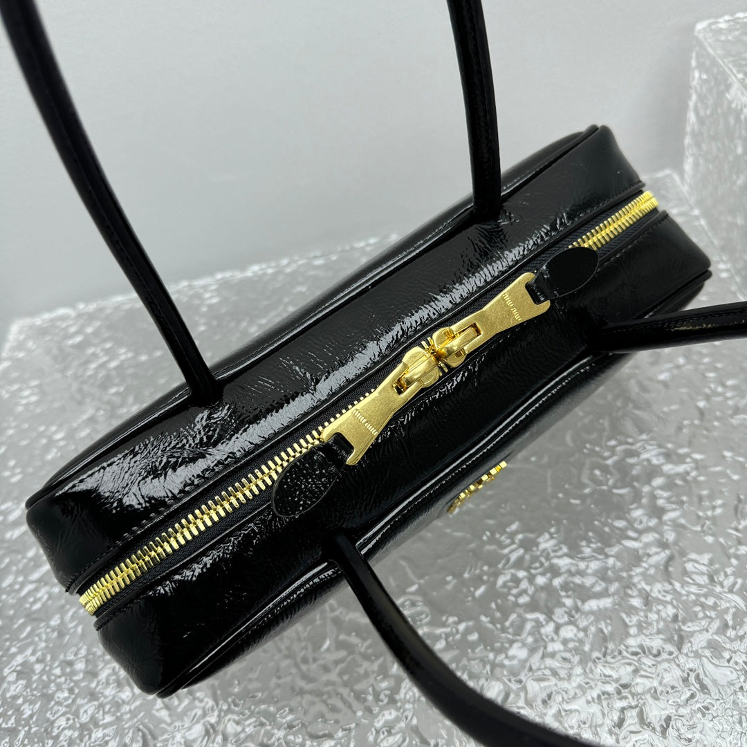 ＭＩ ＭＵ BEAU NAPLAK PATENT LEATHER BAG BLACK