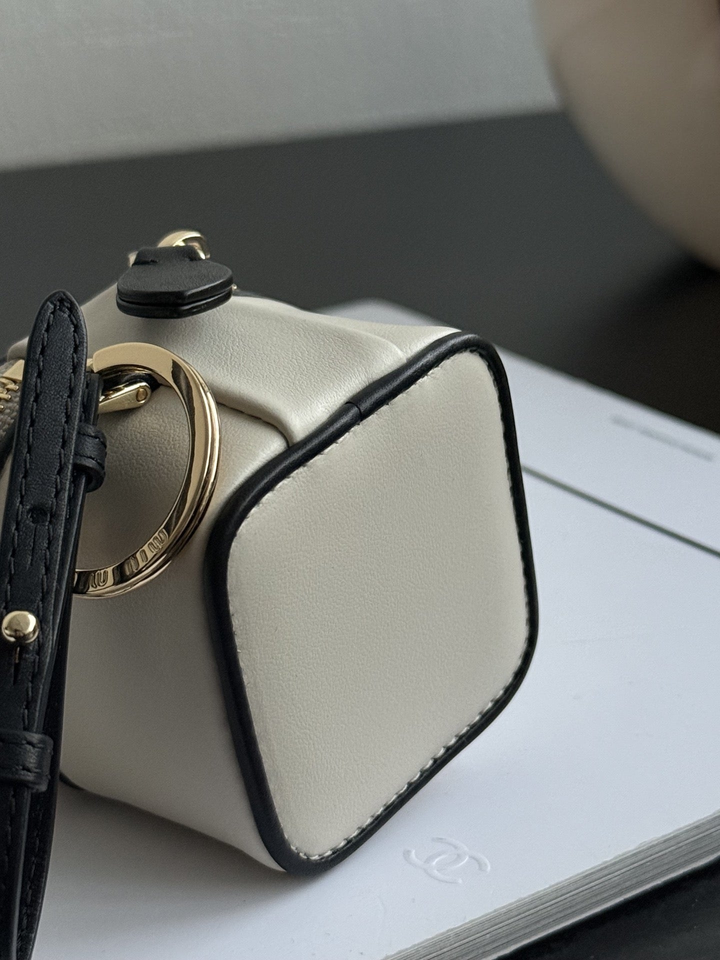 ＭＩ ＭＵ TRICK KEYRING WHITE