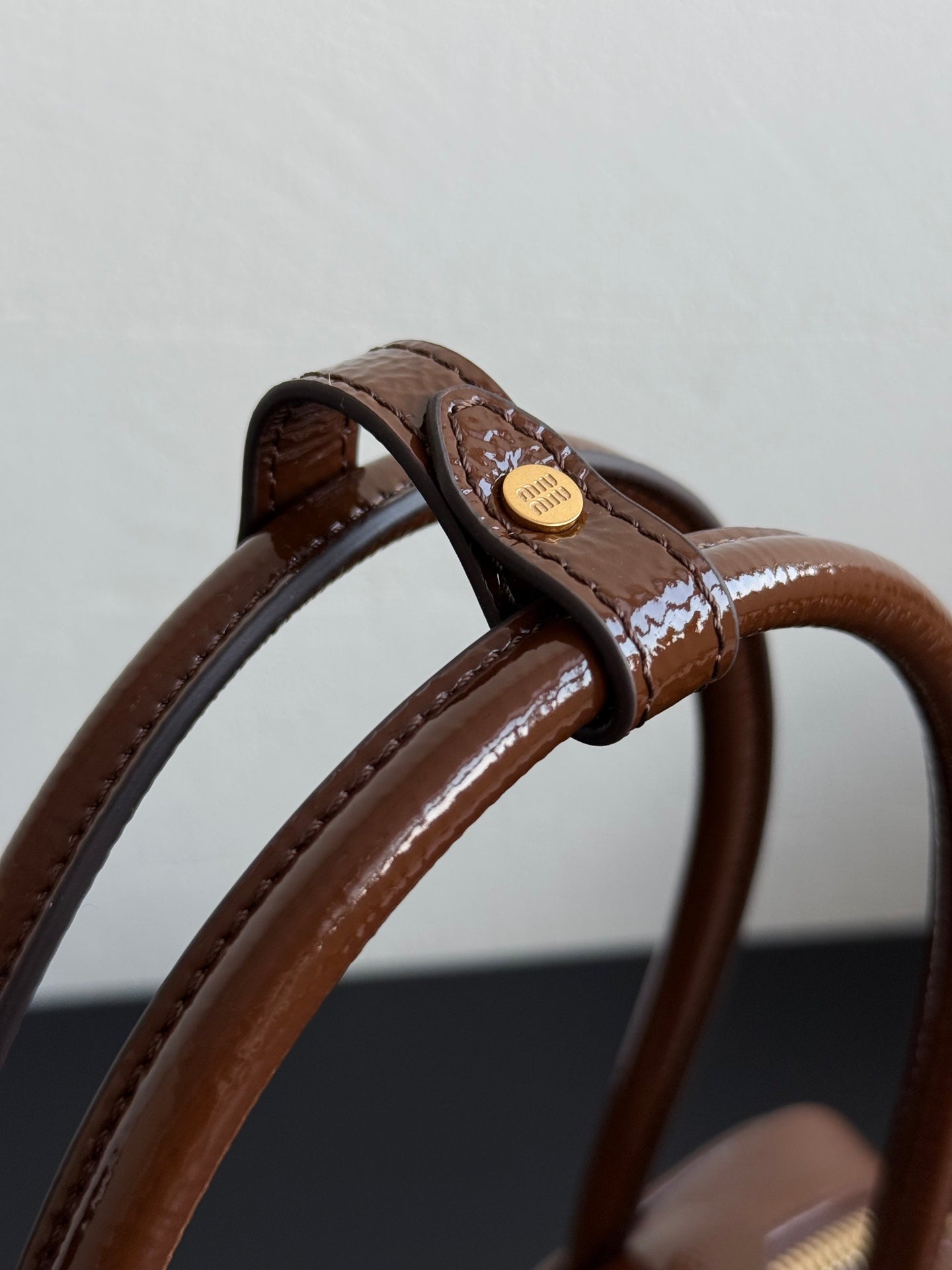 ＭＩ ＭＵ MATELASSÉ LEATHER TOTE BAG