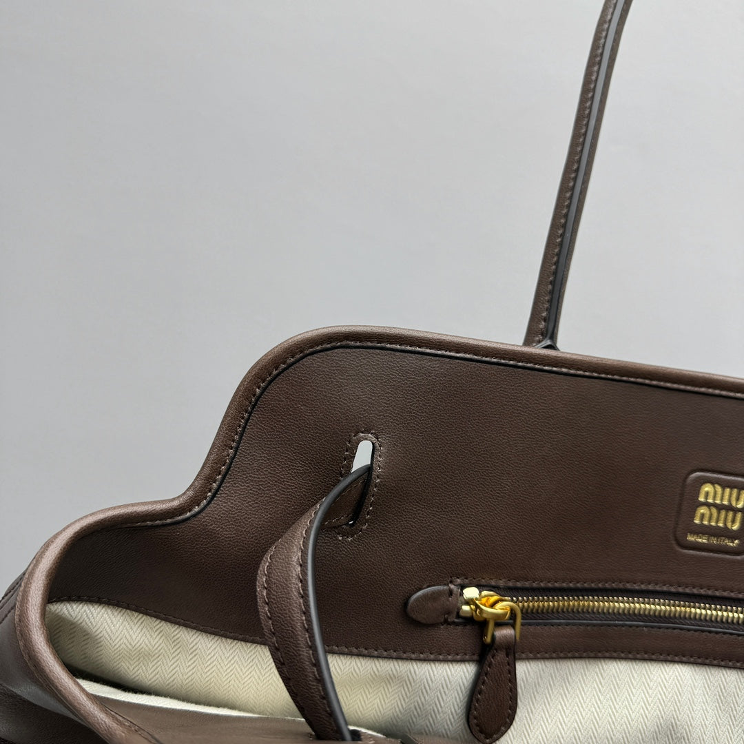 ＭＩ ＭＵ AVENTURE LEATHER TOTE BAG DARK BROWN