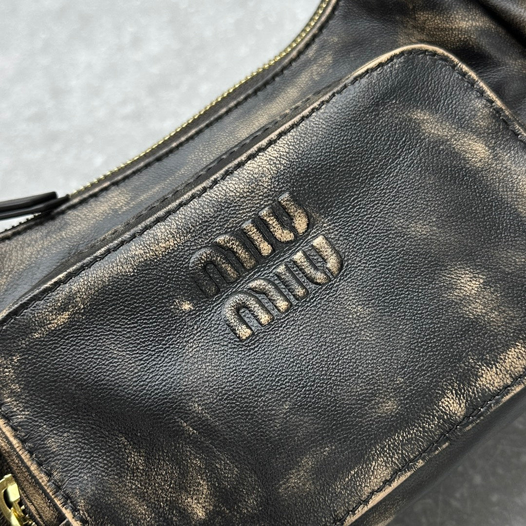 ＭＩ ＭＵ NAPPA LEATHER POCKET BAG COFFE