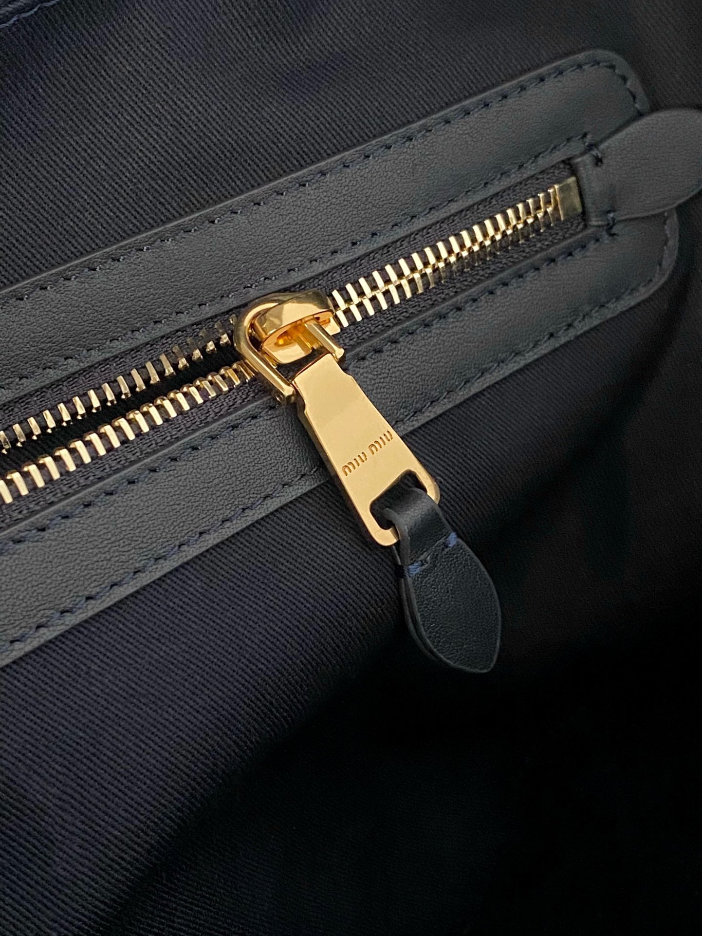 ＭＩ ＭＵ BEAU CORDUROY TOP-HANDLE BAG NAVY