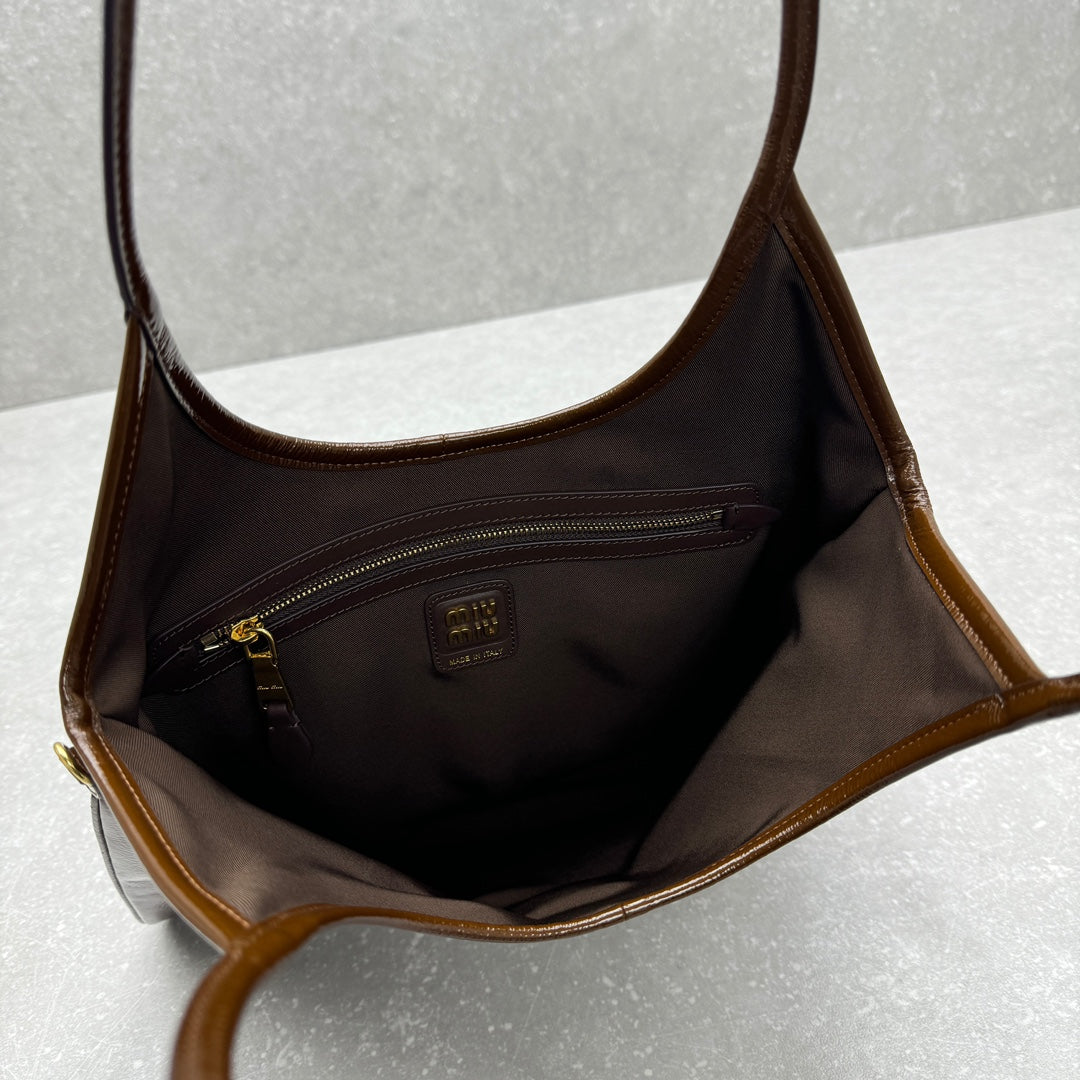 ＭＩ ＭＵ IVY NAPLAK PATENT LEATHER BAG PALISANDER