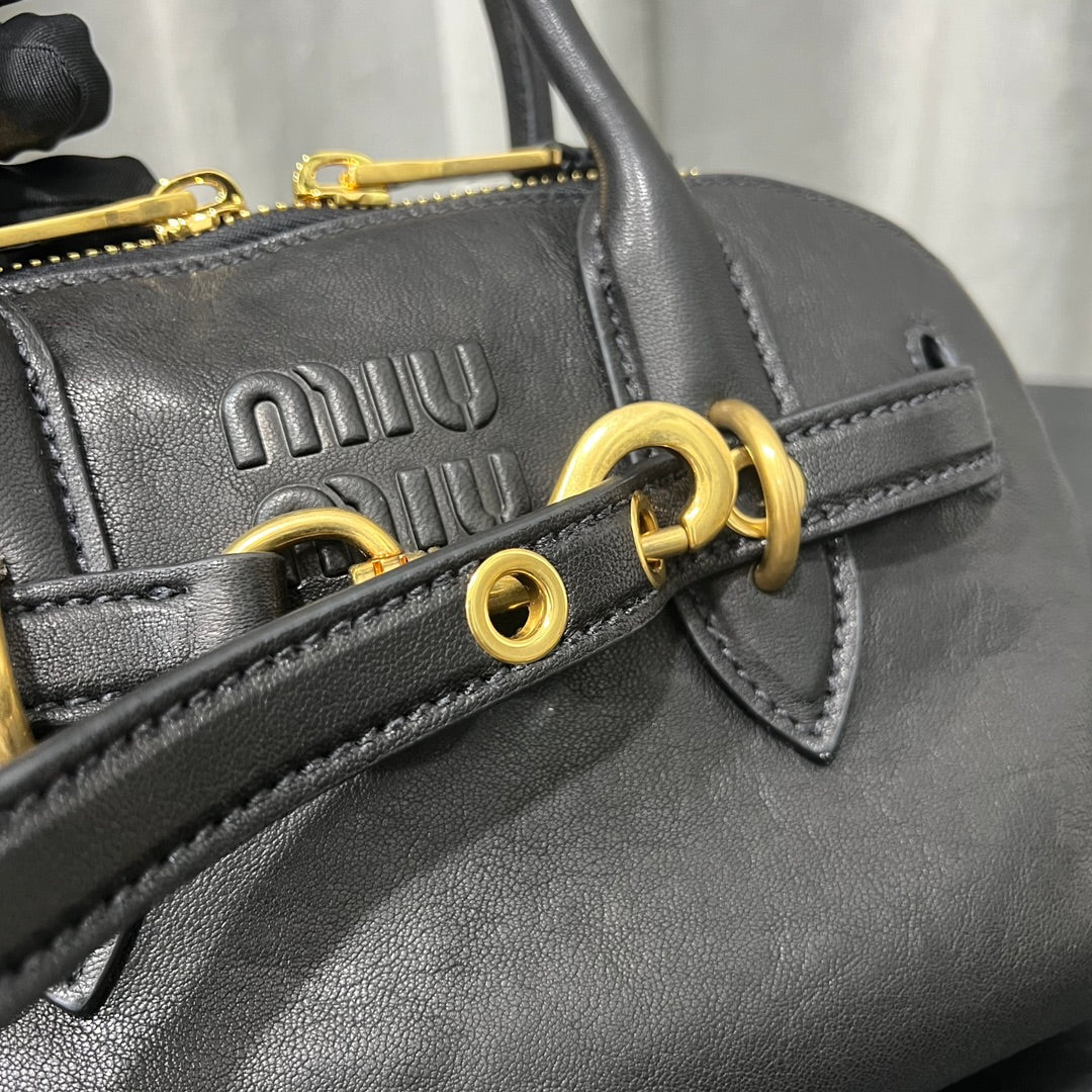 ＭＩ ＭＵ AVENTURE LEATHER TOTE BAG BLACK