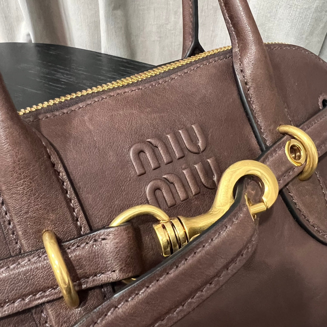 ＭＩ ＭＵ AVENTURE LEATHER TOTE BAG BROWN